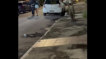 Cantada no bar, comida na moita, Belinha n&atilde_o resistiu ao tes&atilde_o da rua