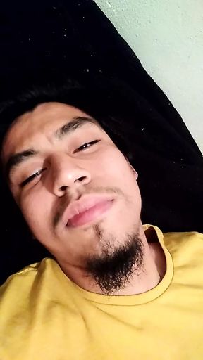 Put on a yellow shirt to look the same