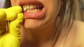 Giantess Girl Traps Tiny Humans in a Box for Her Amusement