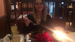 O primeiro encontro termina em sexo selvagem e gozo dentro.