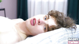 αυνανισμός, εκσπερμάτωση, χωρίς παπούτσια, γλείψιμο, μπαμπάς – φετιχιστική ταινία με τους νεαρούς Ντμίτρι Όστεν και Νικ Μουν, με μεγάλο πέος γαμημένο στον κώλο