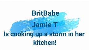 BritBabe Jamie T cooks up a storm in her Kitchen!