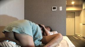 彼氏に浮気バレたらどうしよう。。バイト先の先輩とえっち中に彼氏から電話きて焦る女子大◯生。