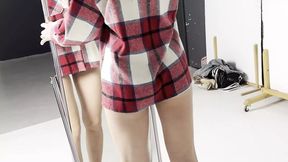 Shorts-wearing maid for dirty pleasure