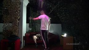 deux mecs baisent filmes par une camera de surveillance