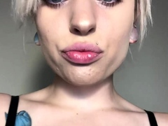 amateur blonde solo webcam