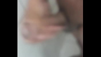 Punheta antes do banho