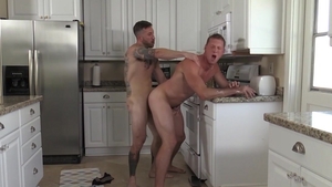 Bromo: Big-dicked Muscular Man Fucks Brown-haired American