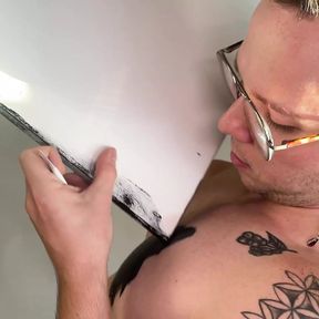 Geeky Muscle Twink Paints then Cums on It