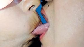 HOT LESBIANS SUCKING TONGUE AND SUCKING COCK