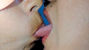 HOT LESBIANS SUCKING TONGUE AND SUCKING COCK