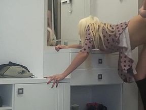 Hemmungsloser Willkomensfick mit der neuen Nachbarin