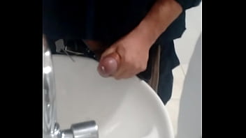 Punheta banheiro rodovi&aacute_ria