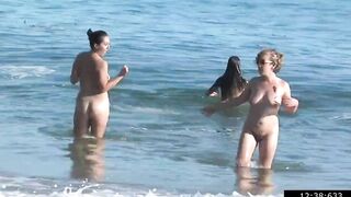 beach mommies