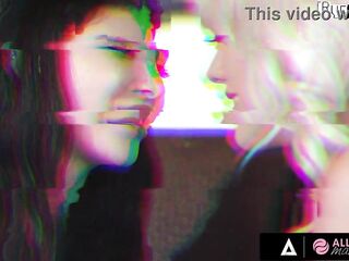 ALL HOTTY MASSAGE - Steamy Lesbo 3some With 3 Sexy Queens FRENCH SUBTITLES