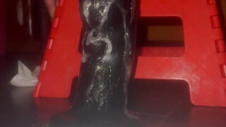 Грубый любительский фистинг оставляет парней в растянутом состоянии после бурной мастурбации.