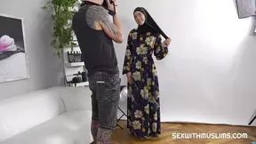 Sexy Holly Molly in hijab wants some photos