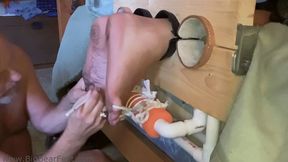 Footnotes 2026 from the side - writing on the feet with a pen