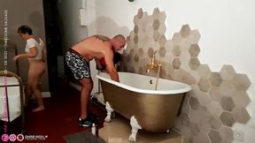 mme la baronne se fait baiser par les ouvriers