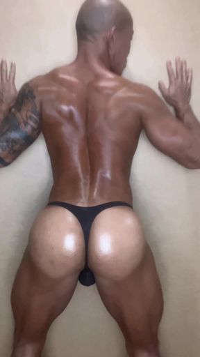 Horny? Ass Addicted? Join My Fan Club Now. Let My Muscle Oiled Bubble Butt Content Entertain You Today!