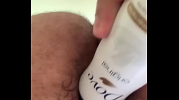 Na falta de rola, Dove pra dentro...