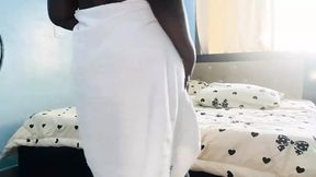 Big ass milf Showing her body