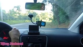 fudendo gostoso na rodovia e tocando siririca no carro e gozei muito dirigindo com meu amigo anao e a porra dele