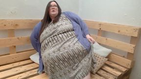 SSBBW shows pussy and spreads ass fupa