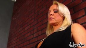 vouyeurist sara jay joins blonde alexis golden & bbc peter panther!