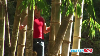 Cảnh quay cận cảnh Andre Santos, dương vật to bị quan hệ tình dục qua đường hậu môn.