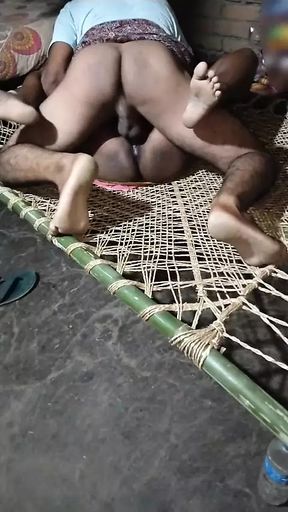 Bhabi ko khatiya pe choda raat me