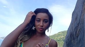 Crazy beach sex: ebony girl spreads her big booty for well-endowed man