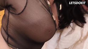 Anal Babe Gets Pounded in Close-Up