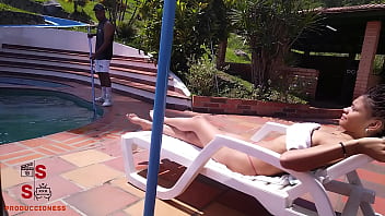 EL MAQUINISTA DE LA PISCINA ME MIRA PROVOCATIVA-MENTE Y YO DECIDO FOLL&Aacute_RMELO SIN NING&Uacute_N COMPROMISO