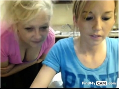 madre e hija en la webcam