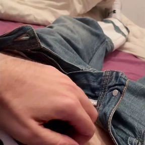 Early Morning Handjob and Cumshot