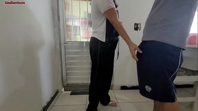 minha vizinha sempre manda sua enteada em casa para me pedir OVOS!