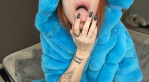Do you want to see how your snow queen plays with herself?!🥵