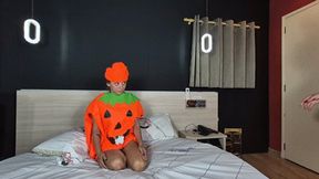 Farting in my pumpkin's mouth until it gets inflated By Bella Cruel and Melissa Ramos Cam Babi