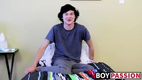 Handsome Justin Cummings stuffs his asshole with a dildo