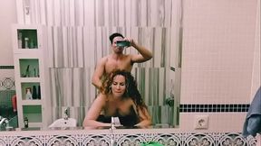 Трахнул и написал в сочную соседку в туалете пока ее муж чинит раковину на кухне