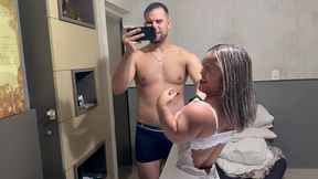 pov de uma troca de casal que pegou fogo, uma anazinha rabuda muito gostosa e uma loirona maravilhosa do rabo enorme sendo fodidas em suas bocetinhas apertadinhas por dois gigantes pauzudos