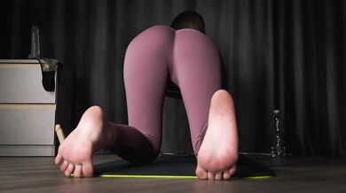 Tight pussy ruined by yoga teacher's dildo lesson drip feed thick cream