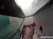 London Keyes showers