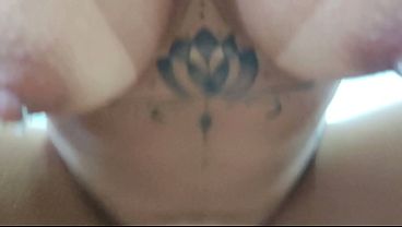 Rabuda do CU guloso, senta at&eacute_ encher o cu de porra