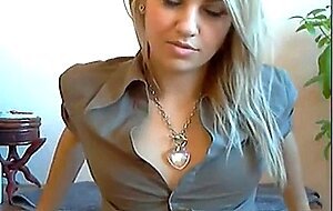 Masturbating Babe on Webcam