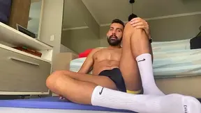 Dan Sanches Shows Off His Fit Body in Daily Routine Solo Session