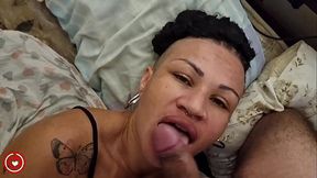 O safado me pegou no flagra usando vibrador e se aproveitou de mim