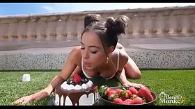 Cake and cream – Anastasia Brokelyn plays with her bootie and screws herself with a dildo  benefit monkey