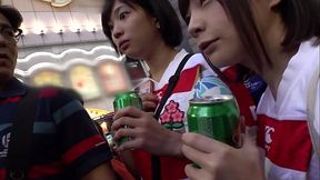 マジ軟派、初撮。 1398 ラグビーワールドカップで盛り上がる新宿で美女2人をホールド！！祝杯ムードからの乱交スクラムでまとめてトライ！！試合より熱いタッチダウンを彼女たちにキメるwww